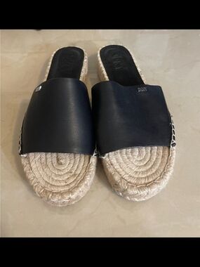 DKNY Black Leather Slide Espadrille Sandals Size 8